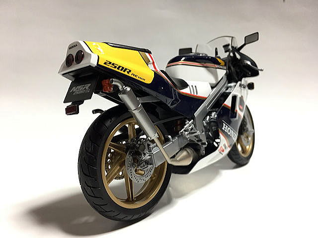 アオシマ １／１２ ホンダ '８８ ＮＳＲ２５０Ｒ ＳＰ ロスマンズカラー